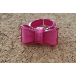 Bague rose en résine