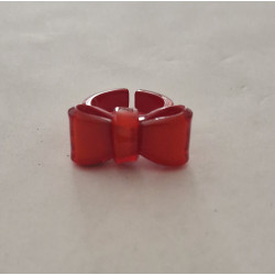 Bague rouge en résine