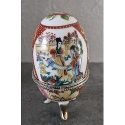 Oeuf en porcelaine