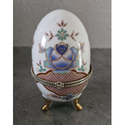 Oeuf en porcelaine